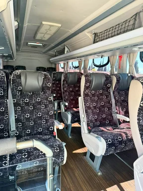 Interior minibus semicama